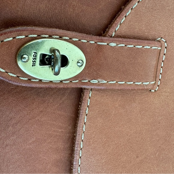Brown Leather Fossil purse- Saddlebag style - Picture 6 of 8